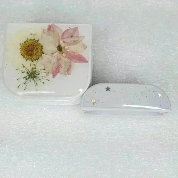 Real Flower AirPod Case 5 - Picture 3 of 8